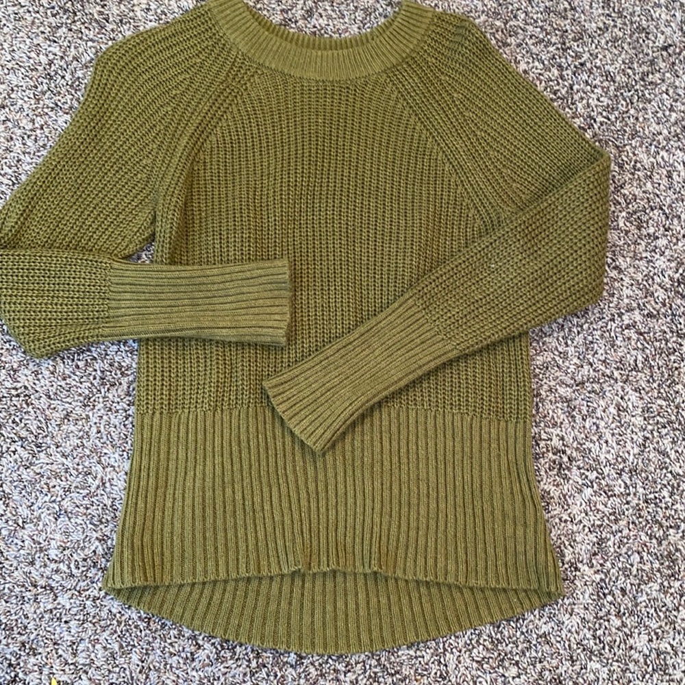 green long sleeve sweater